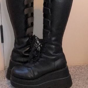 size 8 platforms, side pockets, velcro straps!!